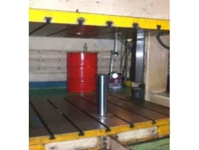 Setting ketegak lurusan slide terhadap side frame mesin press